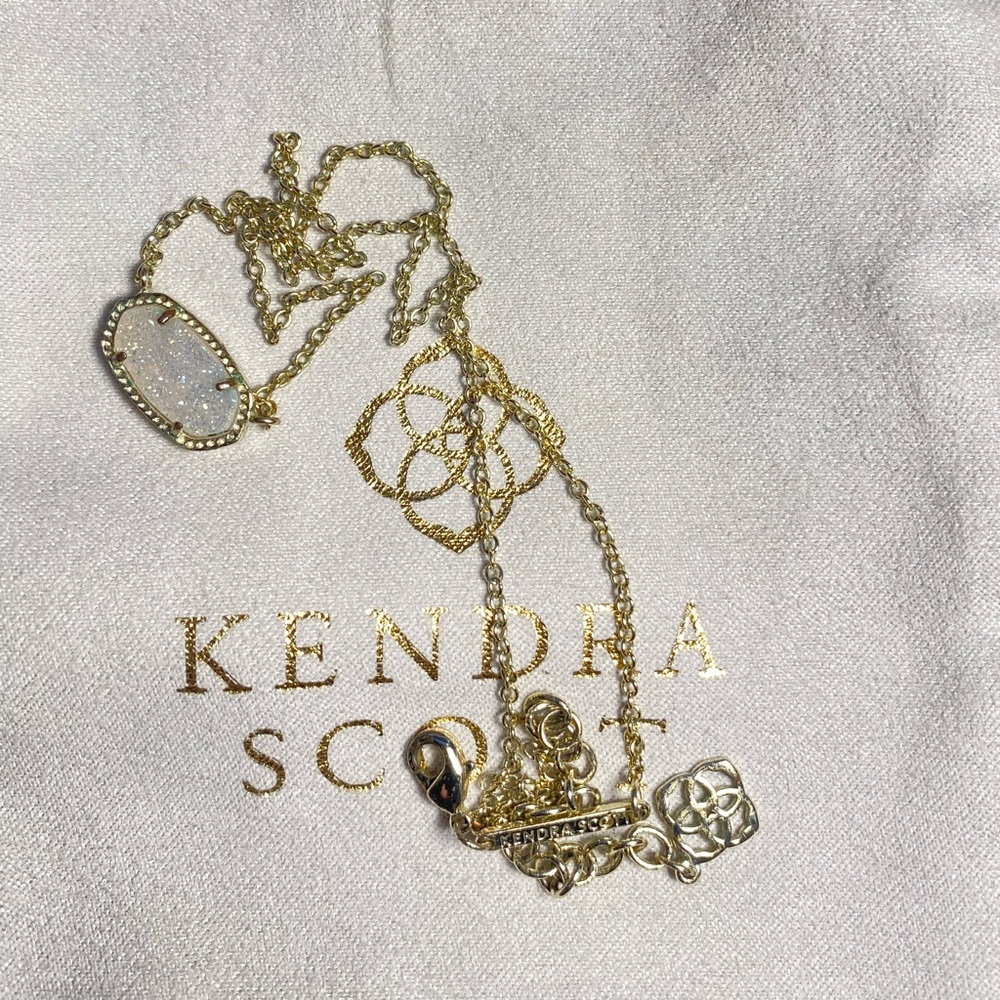 Kendra Scott necklace